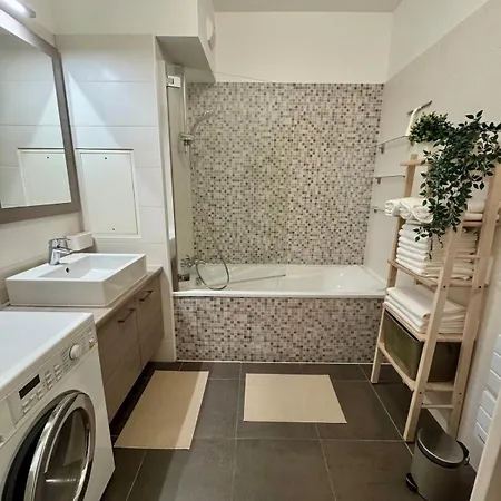 Charming 3br With Loggia Close To Paris Appartement Le Plessis-Robinson