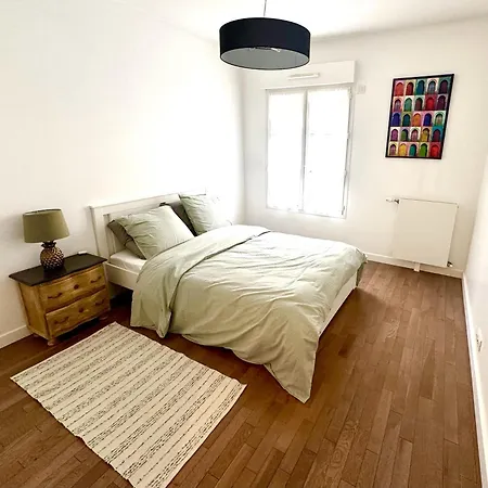 Charming 3br With Loggia Close To Paris