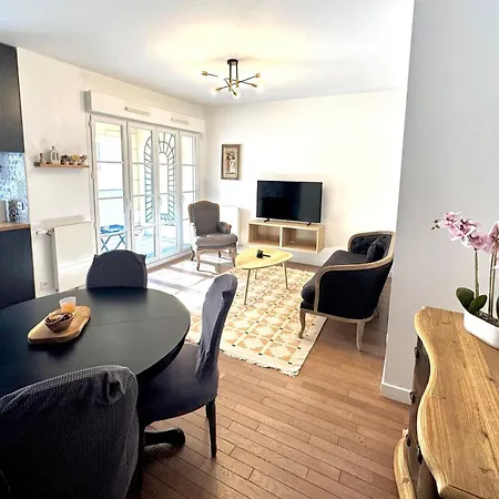 Daire Charming 3br With Loggia Close To Paris